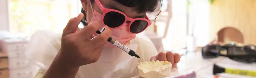 子供が職場体験をしている